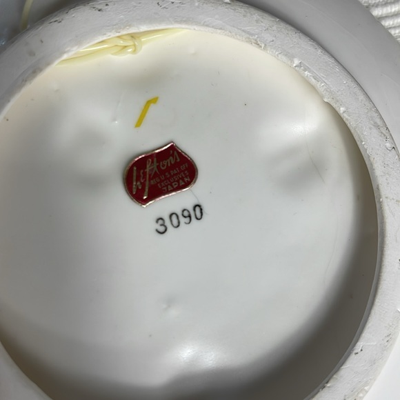 Lefton’s Chawkware Trio Ceramic Floral Wall Decor - Picture 7 of 8